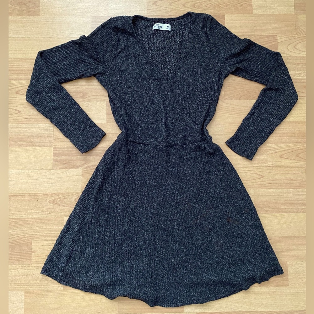 Hollister cute gray-ish dress — Size M.